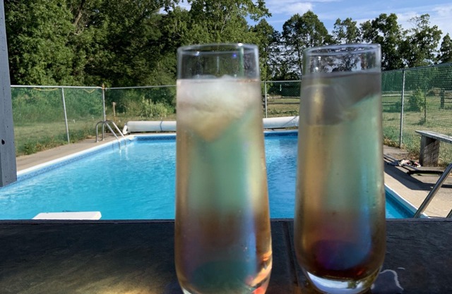 Over the Rainbow Farm - heated pool, 12 acres, 7 bedrooms, close to PEC