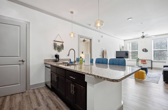 Overlook 2103 I Luxury Redefined I Free Parking