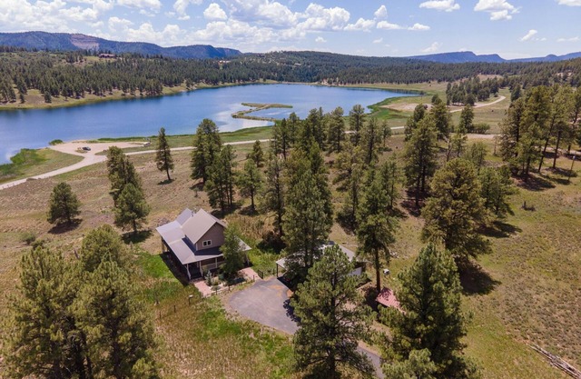 New Rental! Overlook Echo Lake, Fish, Hike, Secluded, Close to Town