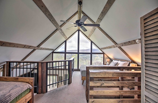'Overlook Loft:’ Deck & Panoramic Shenandoah Views