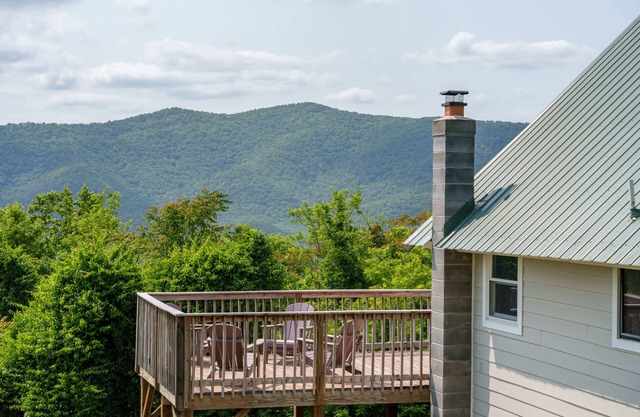 Overlook Loft - Scenic Shenandoah Views