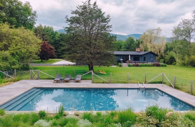 Overlook Meadow: Pool, Hot Tub + Mountain Views