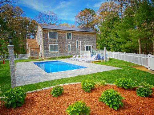 Overlook Poolside Getaway With Seasonal Pool