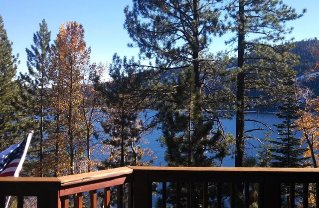 Mit Blick auf Donner Lake