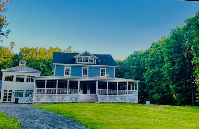 Oversized Country house, Quiet Retreat & Gathering space ~NEW !!!