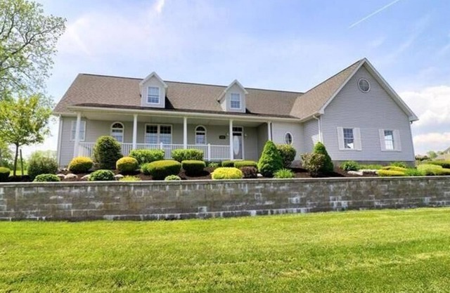 Owasco Lake House w/ 120ft private water front!