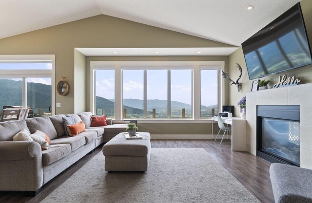 3 Schlafzimmer mit Blick auf 3 Seen am Silver Star Mountain. Für 8 Personen