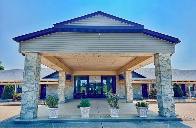 Owensville Motor Inn