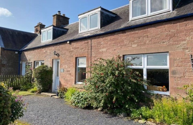 Owl Cottage, in Rural Farm Location with Games Room