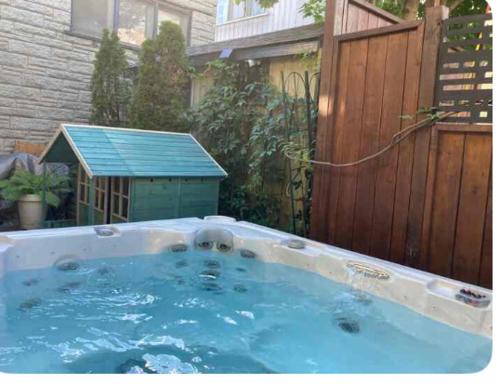 Owl House - Hot Tub with rooftop terrasse