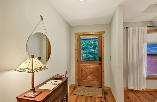 Owl's Rest - with Hot Tub - Delightful Cabin Blue Ridge and Ellijay