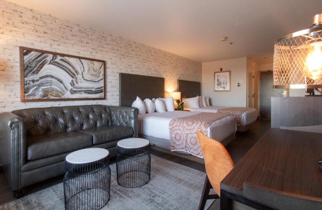 Oxford Suites Chico