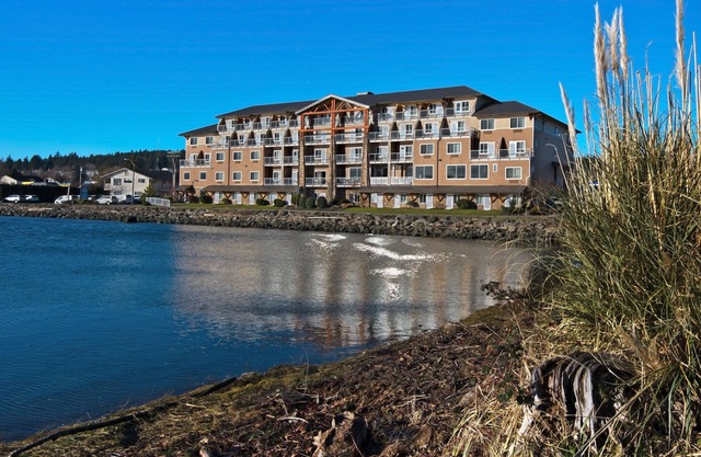 Oxford Suites Silverdale