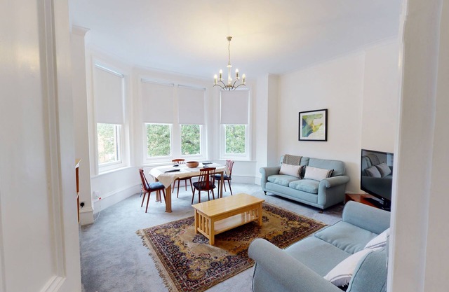 Oxford two bedroom short let apartment sleeps four.