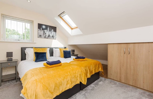 Oxheys House | 5 Bedrooms Contractors Parking