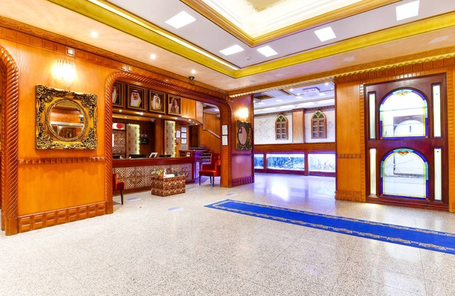OYO 125 Moon Plaza Hotel