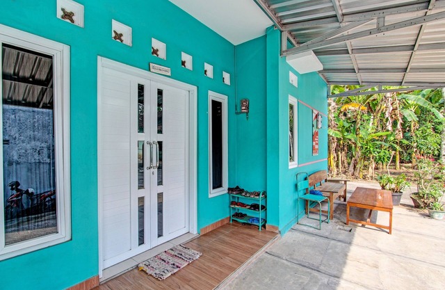 OYO 92521 Guest House Inayah Syariah