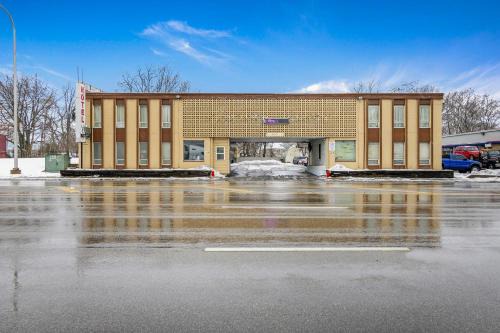 OYO Hotel Downtown Peoria I-74