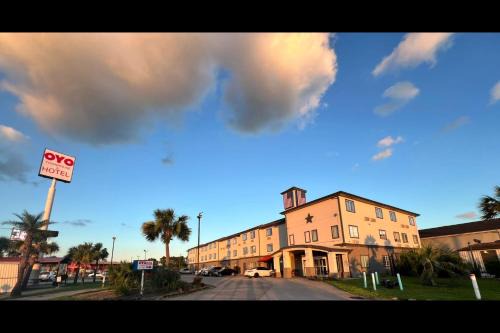 Oyo Townhouse Sulphur,LA Extended Stay