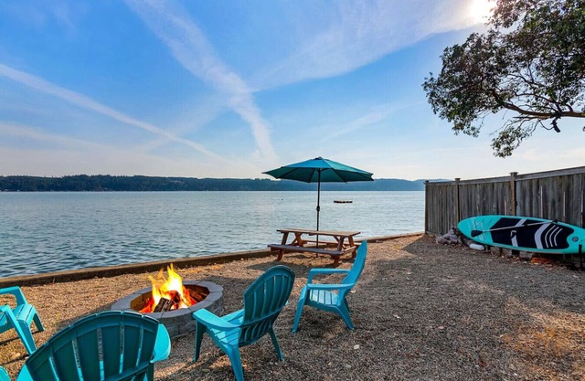 Oyster Pine Retreat - Waterfront w/Hot Tub & Kayak