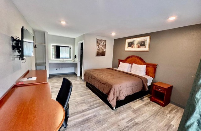 Ozark Inn & Suites