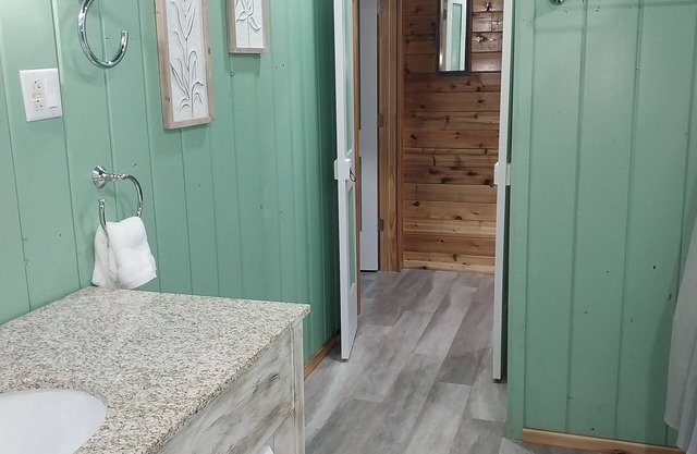 Ozark Lodge-Spacious Stay adjacent to Ozark Retreat