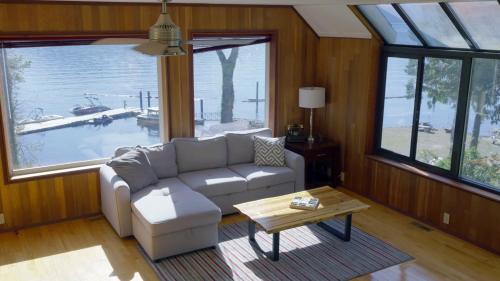 Ozarks Luxurious Lakeside Villa at Harrison Lake