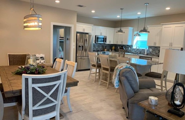 P.O.C TASTEFUL BARNDO- BRING BOAT AND FAMILY!! PERFECT LOCATION!
