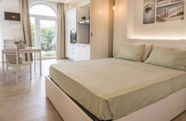 P010 - Porto Recanati, new studio facing the sea