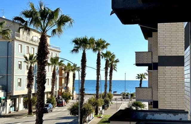 P013 - Porto Recanati, renovated three-room apartment 50 meters from the sea