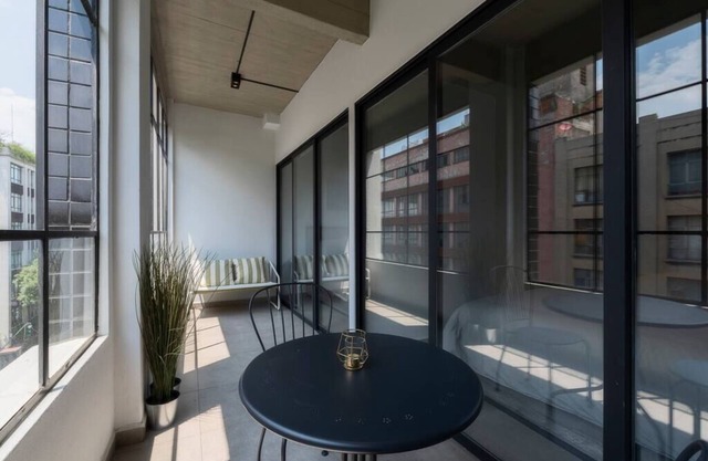 P402 Private balcony Apt 3Bdrm 2bth AC Rooftop