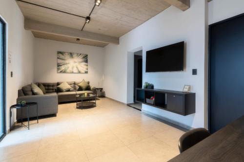 p602 Amazing Rooftop views 3bdrom 2bath fits 10