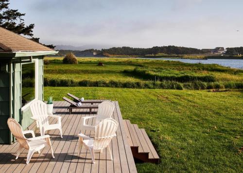 Pacific City River Bungalow