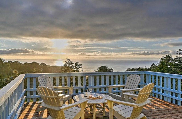 Pacific Coast House with Private Hot Tub!