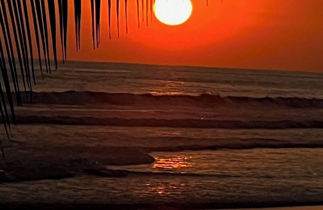 Pacific Ocean, Beach-Front Villa with stunning Sunrises & Sunsets, 3bd 2ba
