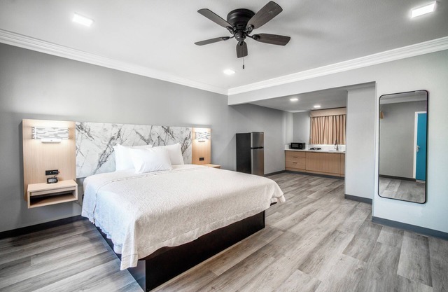 Pacific Inn & Suites