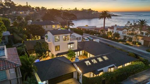 Pacific Perfection - Ocean Views Jacuzzi Walk to Beach and Dining