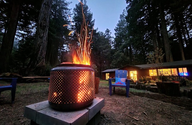 Pacific Redwood Hideaway - Pristine forest, luxurious, private and pet friendly