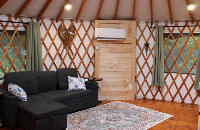 Pacific Yurt at the foothills of Mount Rainier with new Hot tub-Fire Pit-Wifi