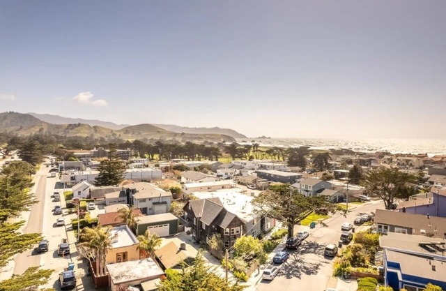 Pacifica Storybook Beach House, 2 blocks from beach, pier and golf, 10 min to SF