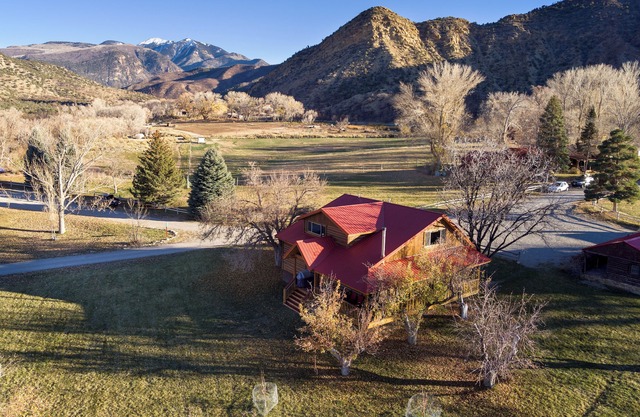 Pack Creek ~ Orchard House: 3 BR / 2 BA-Kabine in Moab, Schlafmöglichkeiten für 8