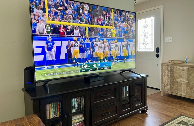 Packerland 3 Bedroom 2 Bath Near Lambeau/Airport