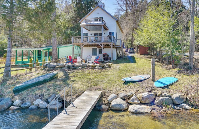 Paddle, Swim & Hike: Family Lake House in Vermont