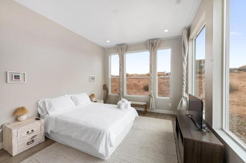 Page Arizona border town- Desert Sky room near Lake Powell