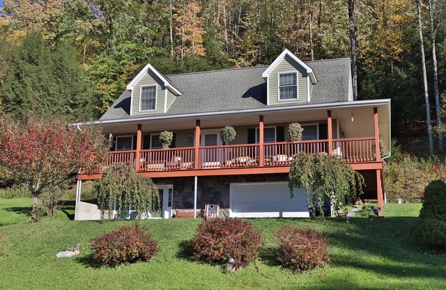 Pagey's Place - Peaceful country setting, fire pit, Foosball, amazing views