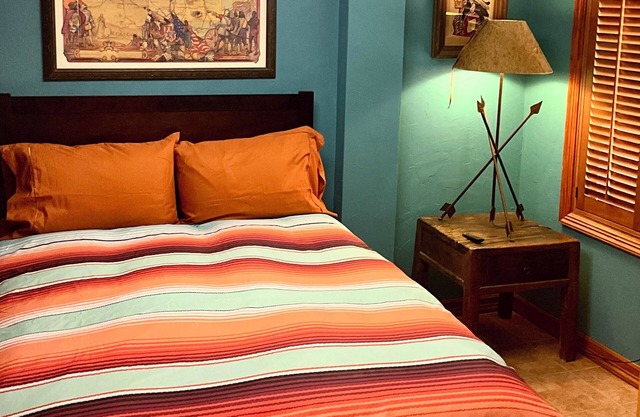 Pajarito Casita; Cozy, Peaceful, West of the River