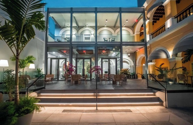 Palacio Provincial San Juan, Curio Collection by Hilton