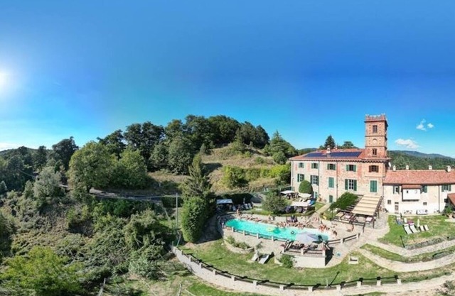 Palazzo K - (ap 2) Large 2 bedroom apartment in farmhouse with pool for families