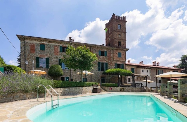Palazzo K - (ap 3) Large 1 bedroom apartment in farmhouse with pool