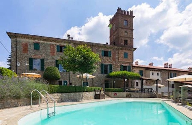Palazzo K - (ap 4) Large 2 bedroom apartment in farmhouse with pool for families